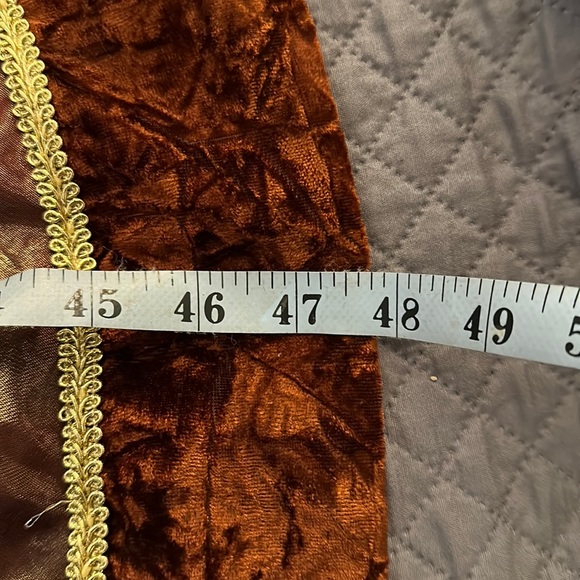 Vintage Christmas Tree Skirt - Picture 7 of 7